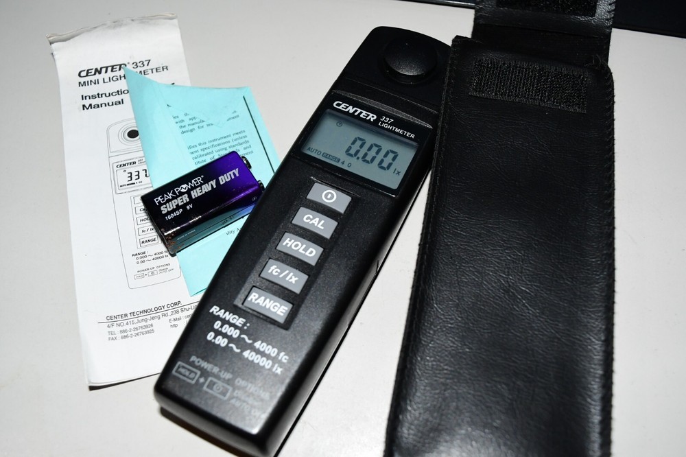 Center 337 Mini LIght Meter with case and battery 1c