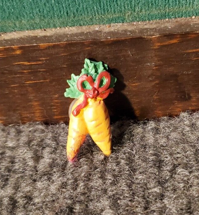 La Mode Carrots Button Plastic 1''