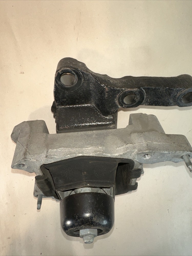 Automatic Transmission Mount OEM 2017 FORD FUSION 2017 Oem