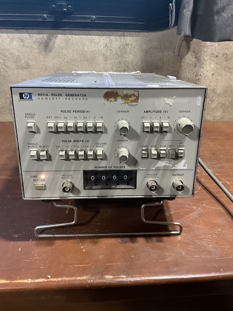 HEWLETT PACKARD 8011A PULSE GENERATOR POWERS ON