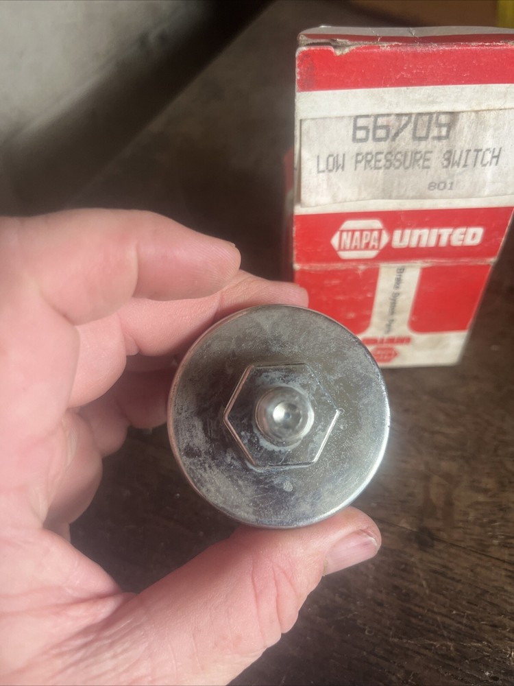 NOS NAPA 66705 Low Pressure Switch