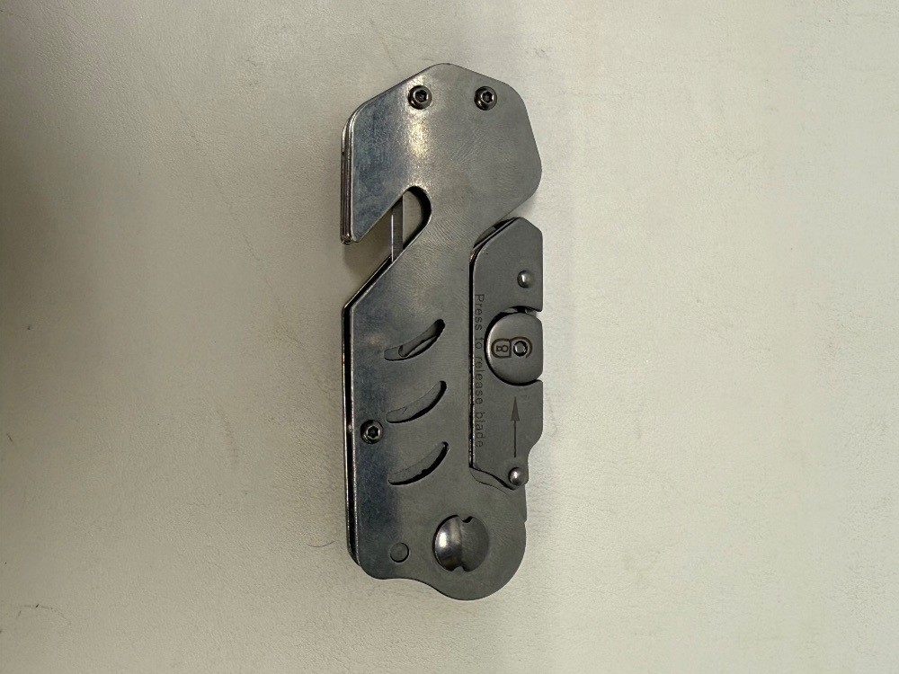 unbranded flip out razor blade