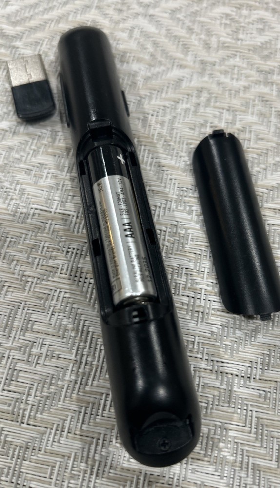 Presentation Clicker Wireless Remote Use 1 AAA Battery Red Light Pointer