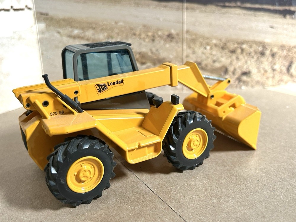 Joal 1/35 Scale JCB 525-58 Telescopic Handler-Version with Material Bucket Only