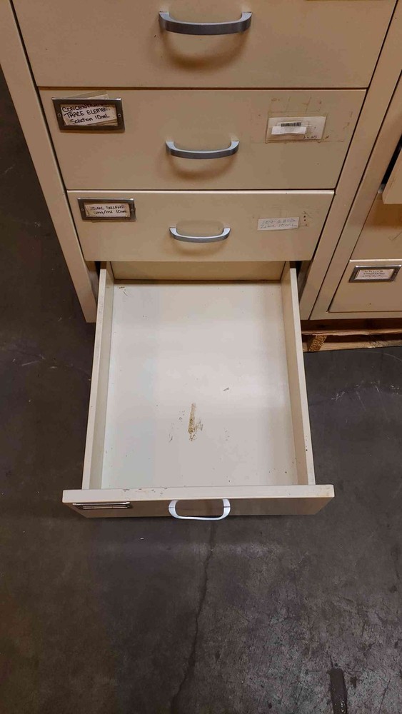 Duralab 3'2" Drawer Casework (SKU: 2499AA)(2499AA)