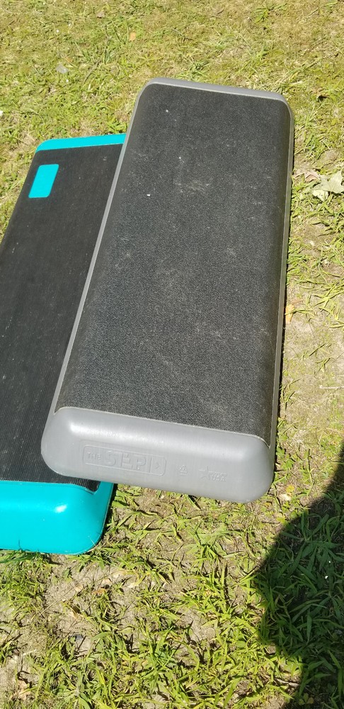 2 THE STEP LARGE EXCERCISE STEPS AEROBIC WORKOUT STEPPER RISER