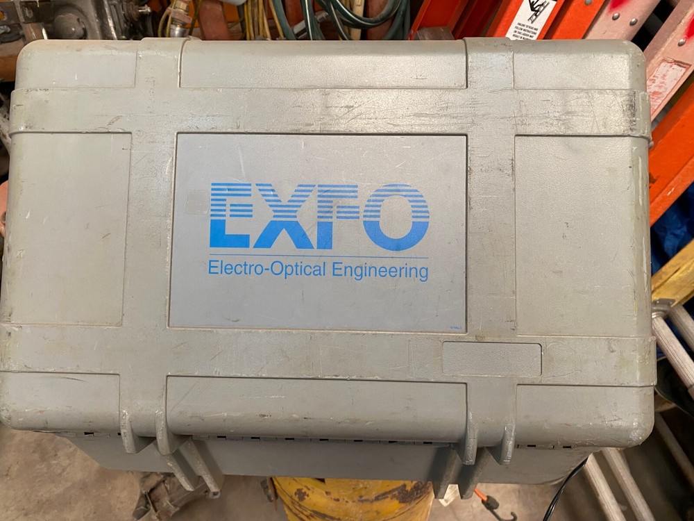 Exfo FTB-300 Universal test system with FTB-7300 OTDR Module, FTB-3920