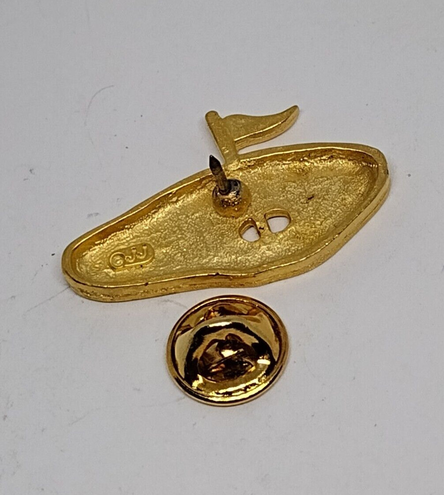 JJ Gold Tone Golf Mound Lapel Pin