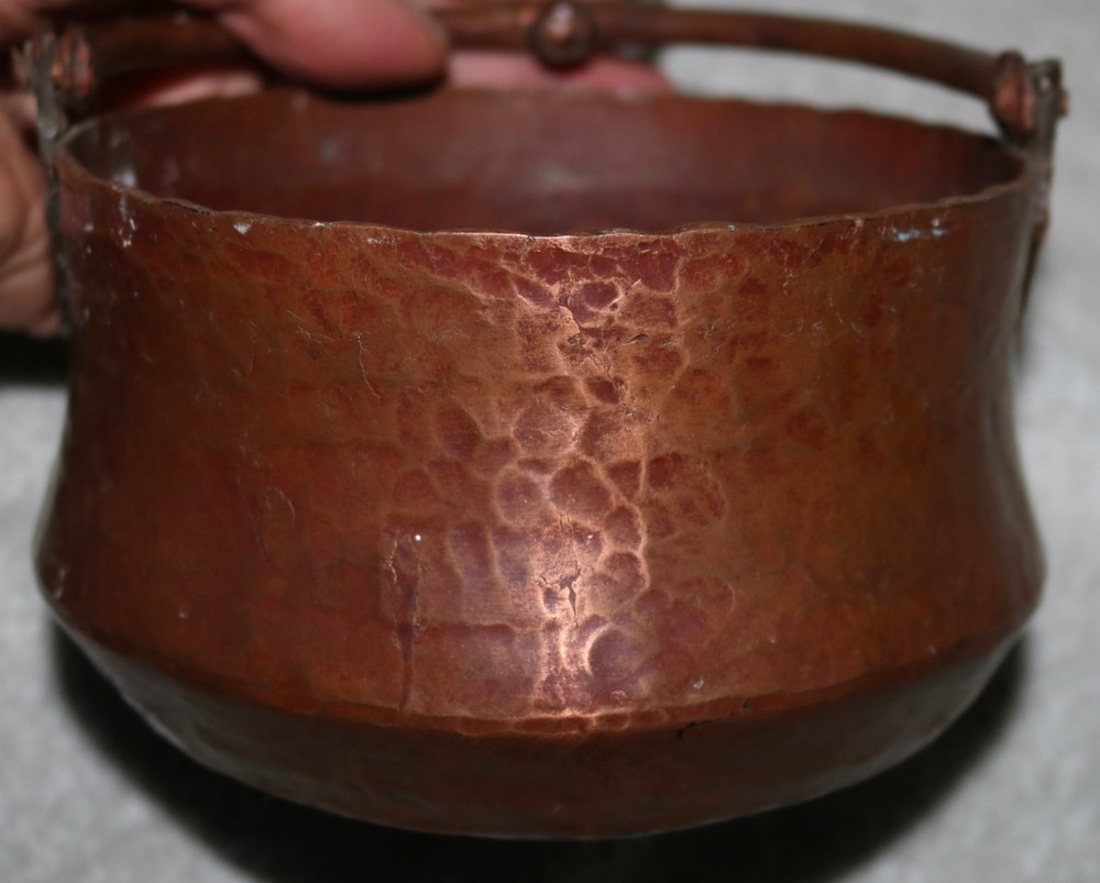 19C HAND FORGED/HAMMERED COPPER CAULDRON POT W/HANDLE 5 1/2"