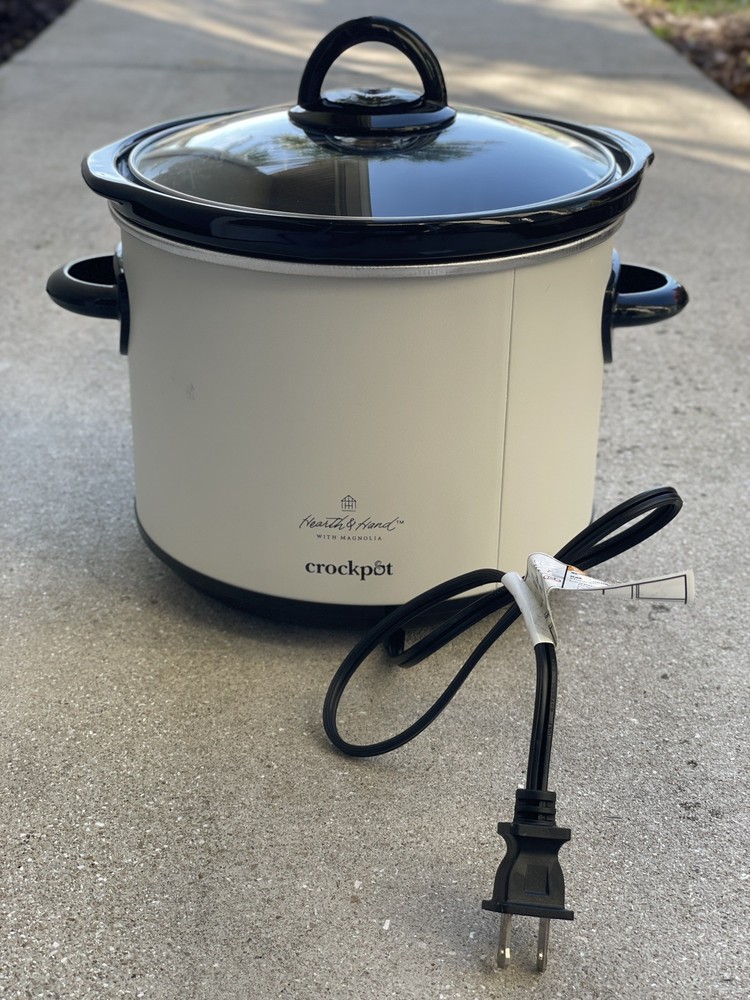 Hearth & Hand The Crockpot 3-Quart Slow Cooker *Missing front knob*