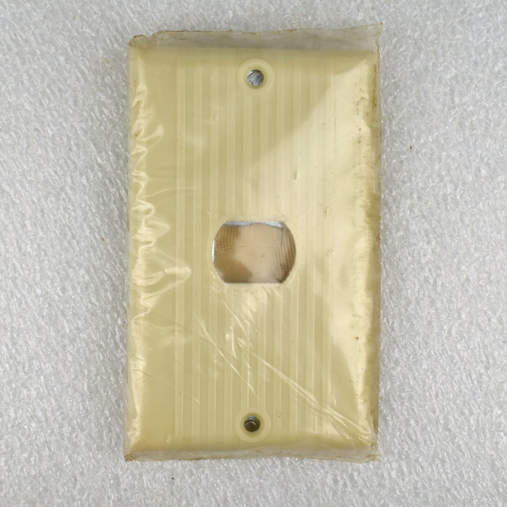 VTG Leviton Despard Interchangeable Line Wall Plate Ivory Ribbed Plastic USA