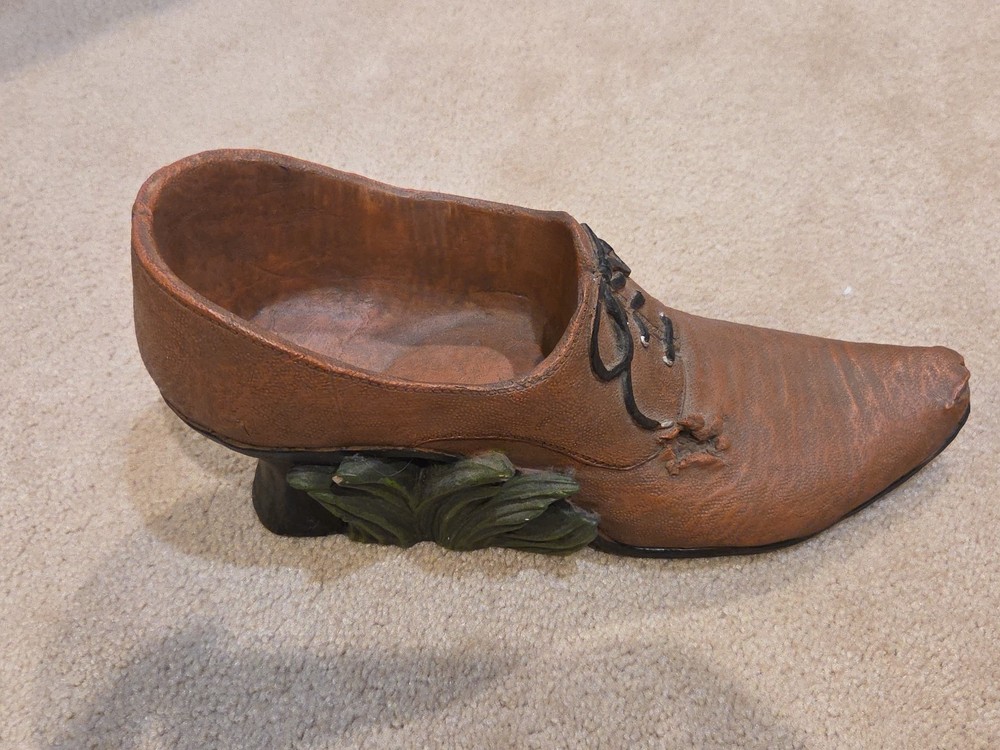 VINTAGE TOAD HOLLOW RESIN SHOE PLANTER