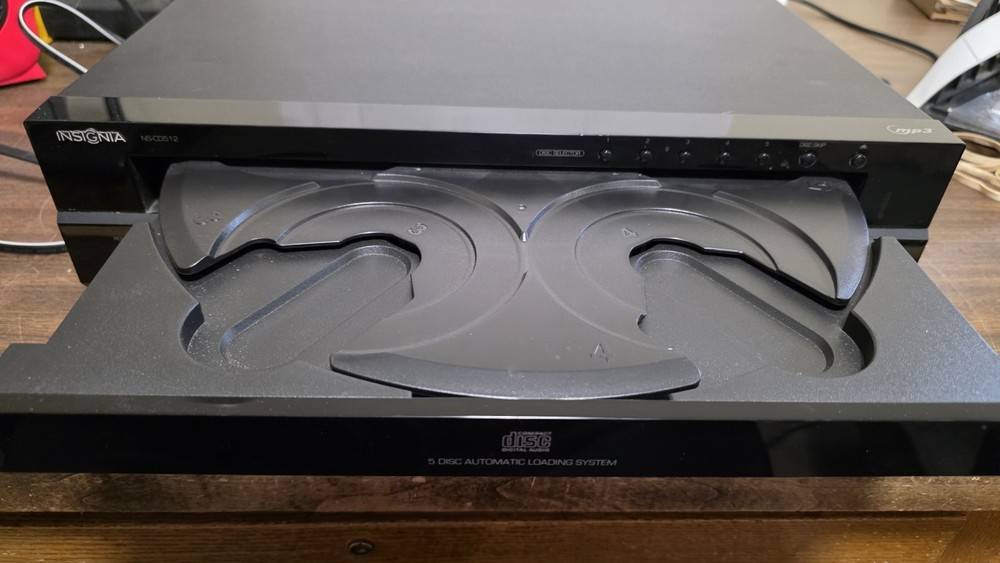 Insignia NS-CD512 5-Disc CD Changer Player