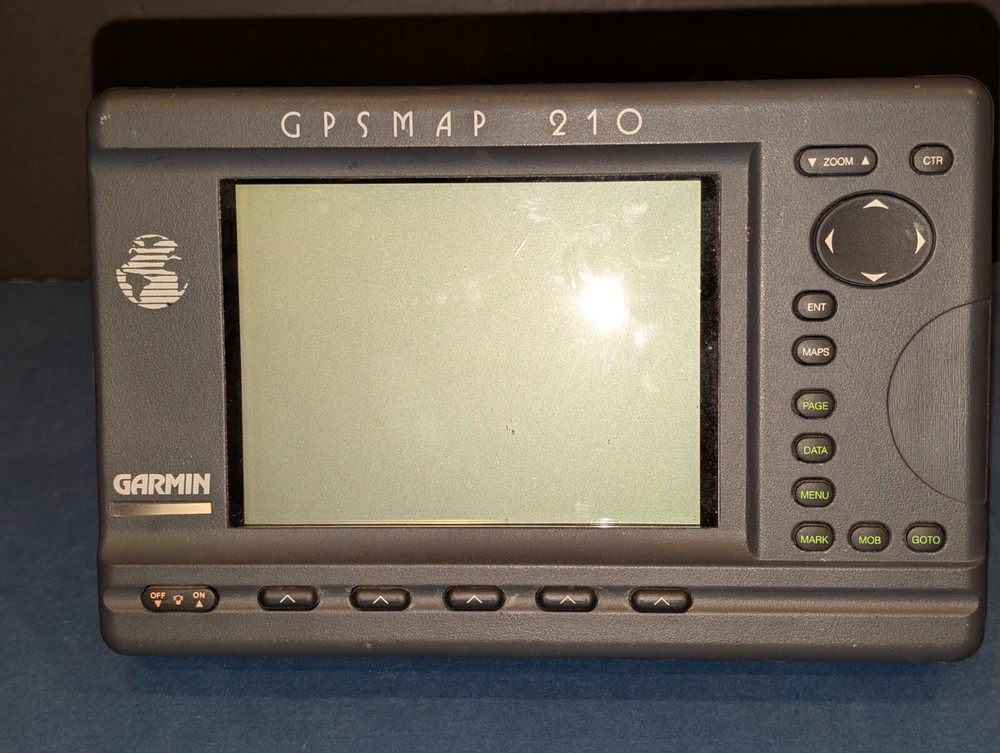 Garmin  ChartPlotter GPSMAPP 210 + Mount Bracket And Cables *Untested