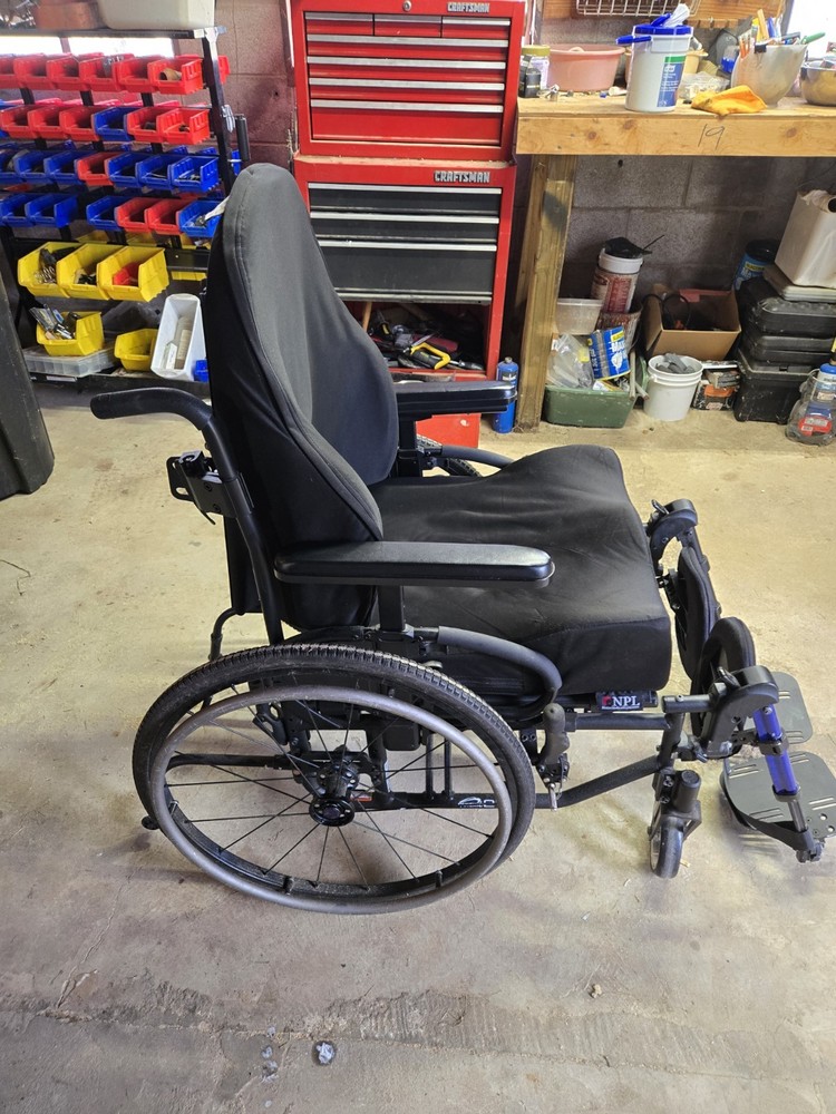 Quickie 2 folding manual wheelchair 20 x 21