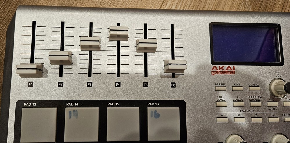 Akai Pro MPD24 USB MIDI Controller with Display - 16 Velocity Sensitive Pads