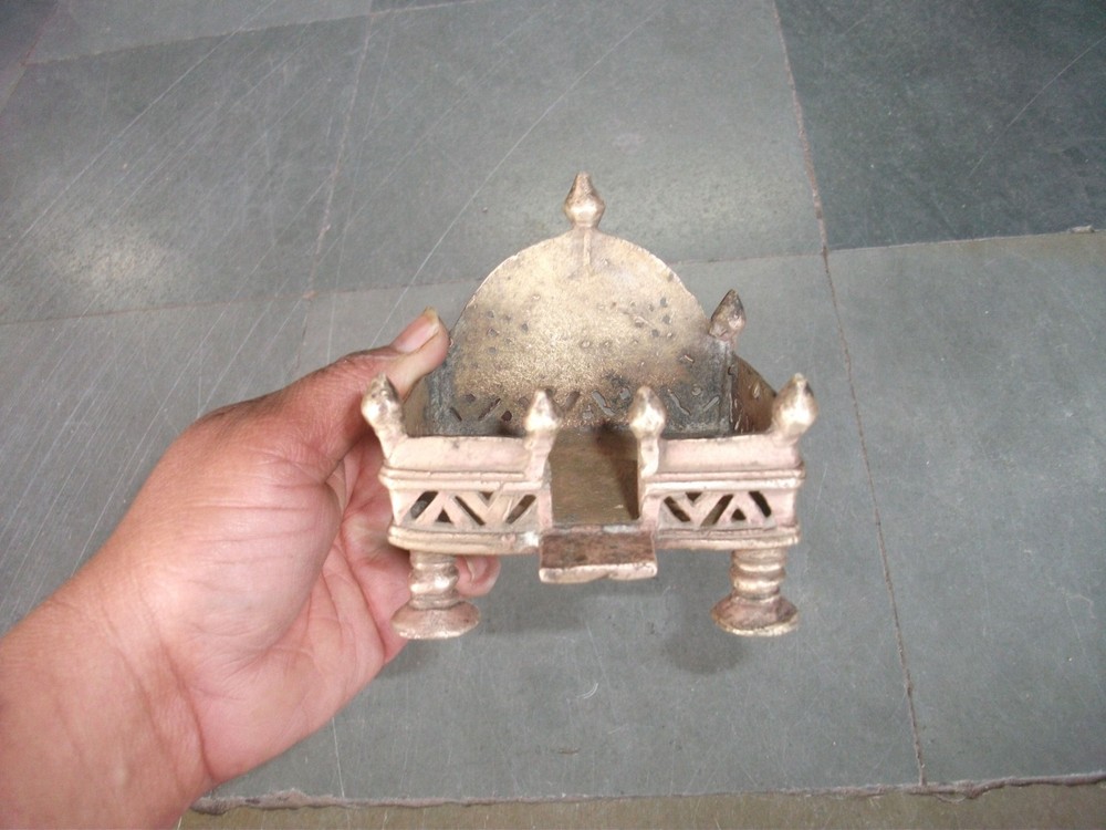 Vintage Brass Handcrafted Jali Cut Solid Heavy Stand/Throne, Nice Patina