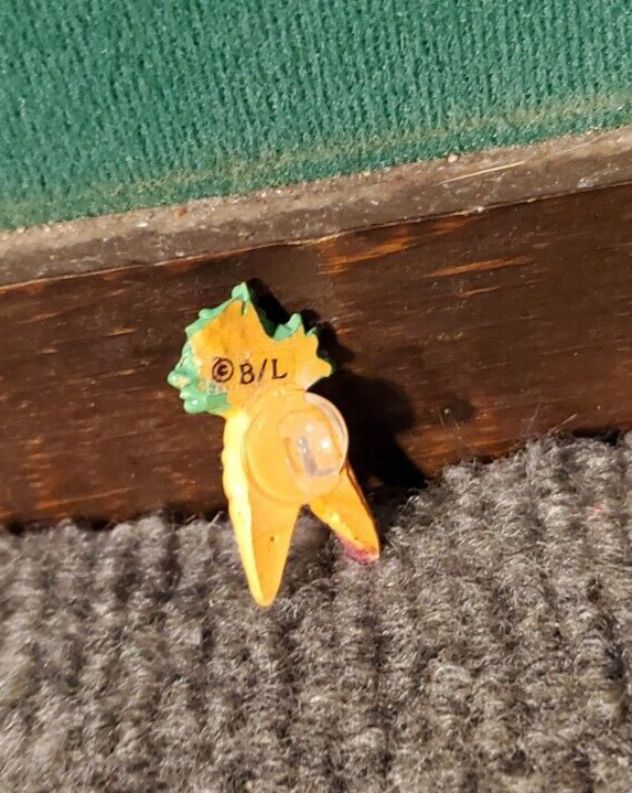 La Mode Carrots Button Plastic 1''