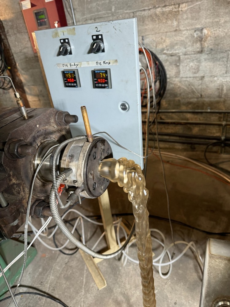2.5" Plastic Extrusion Complete Running Line with Davis Standard Vacuum Tank