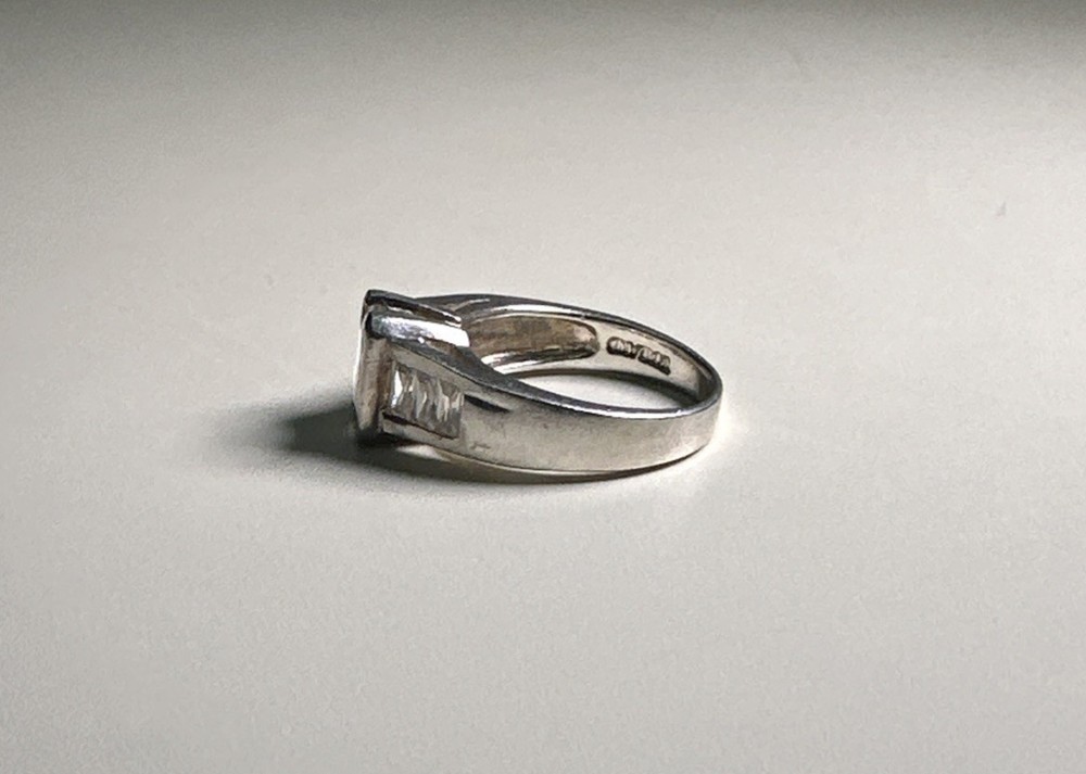 Elegant 925 Sterling CZ Ring / Size 7.25