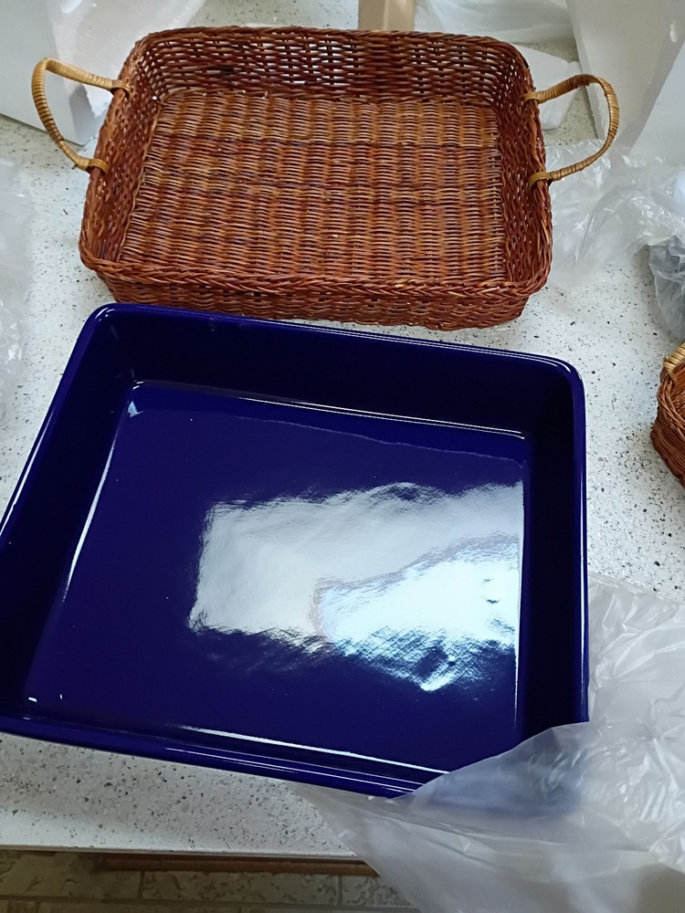 temp-tations 8 Piece Combo, Ceramic & Basket Nesting Bakeware Set, lids (new)