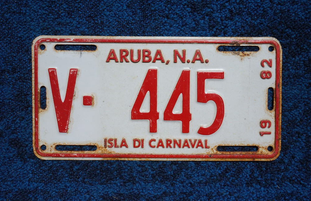 1982 ARUBA License Plate - ISLA DI CARNAVAL