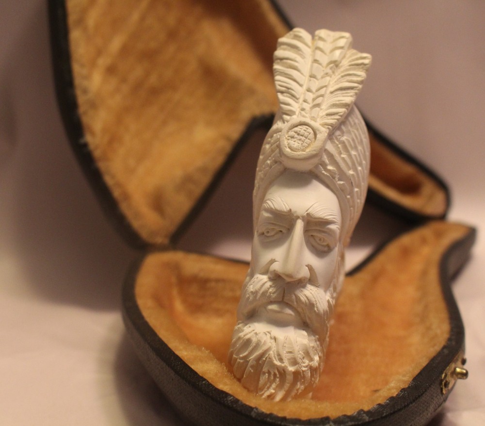 MEERSCHAUM PIPE WITH CASE - BEARDED MAN