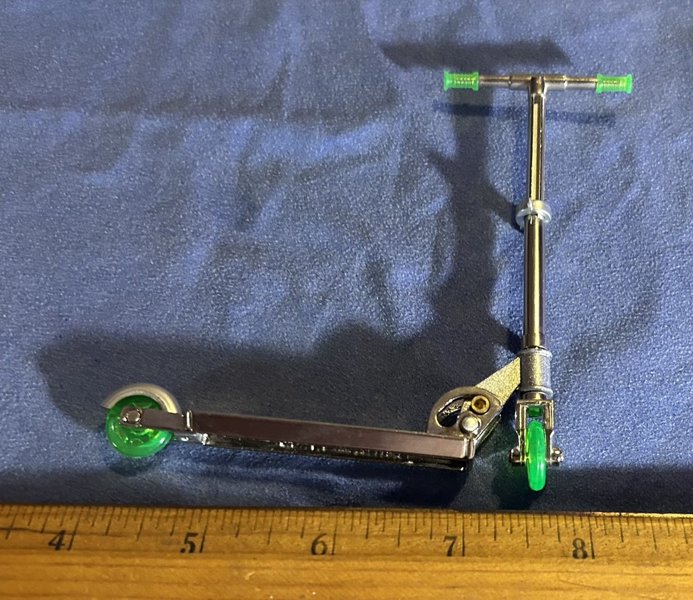 2000 X-Treme Mini Scooter w Tiny Tools
