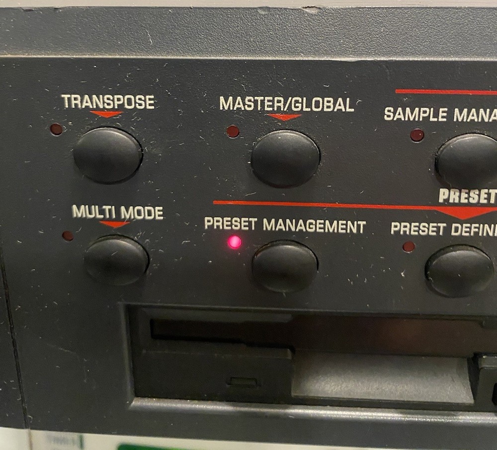 E-MU ESI-32 Rackmount 32-Voice Digital Sampler Powers Up