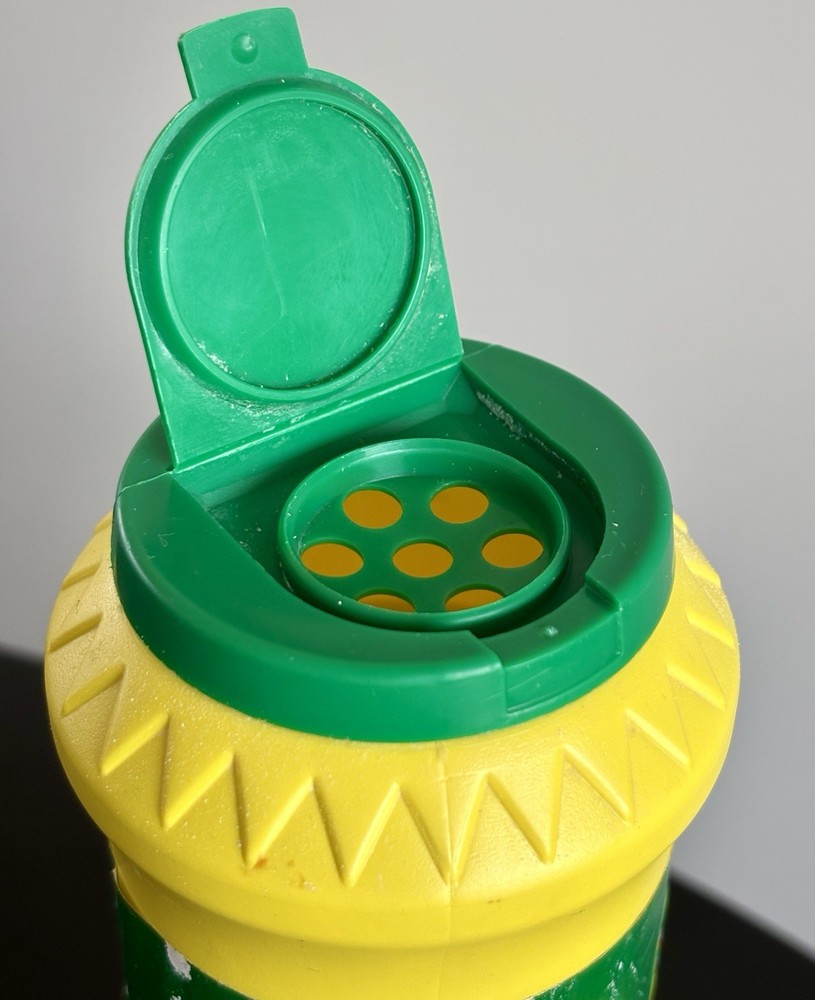 Comet Scratch Free Lemon Fresh Cleanser Yellow Plastic Shaker Container Used