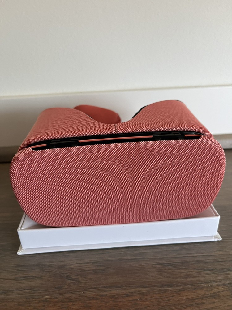 Google Daydream View Virtual Reality Headset VR w/Controller