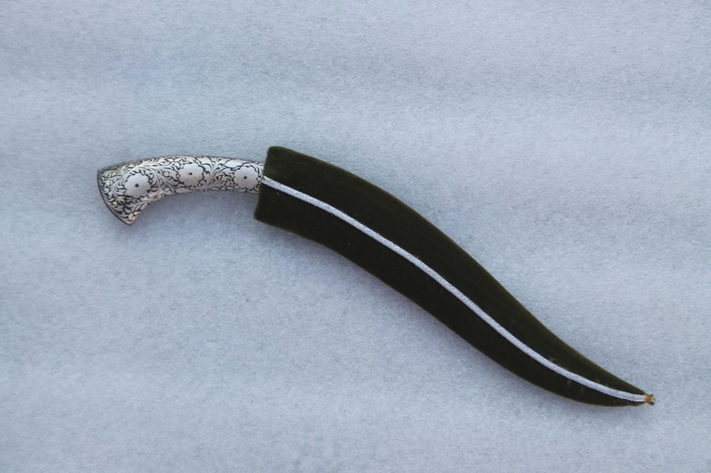Fantastic curve iron blade Dagger Mughal Calligraphy silver inlaid work Handle