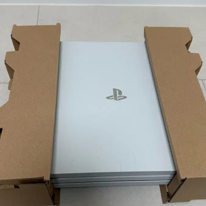 PS4 Pro Glacier White 1TB Full Box Official