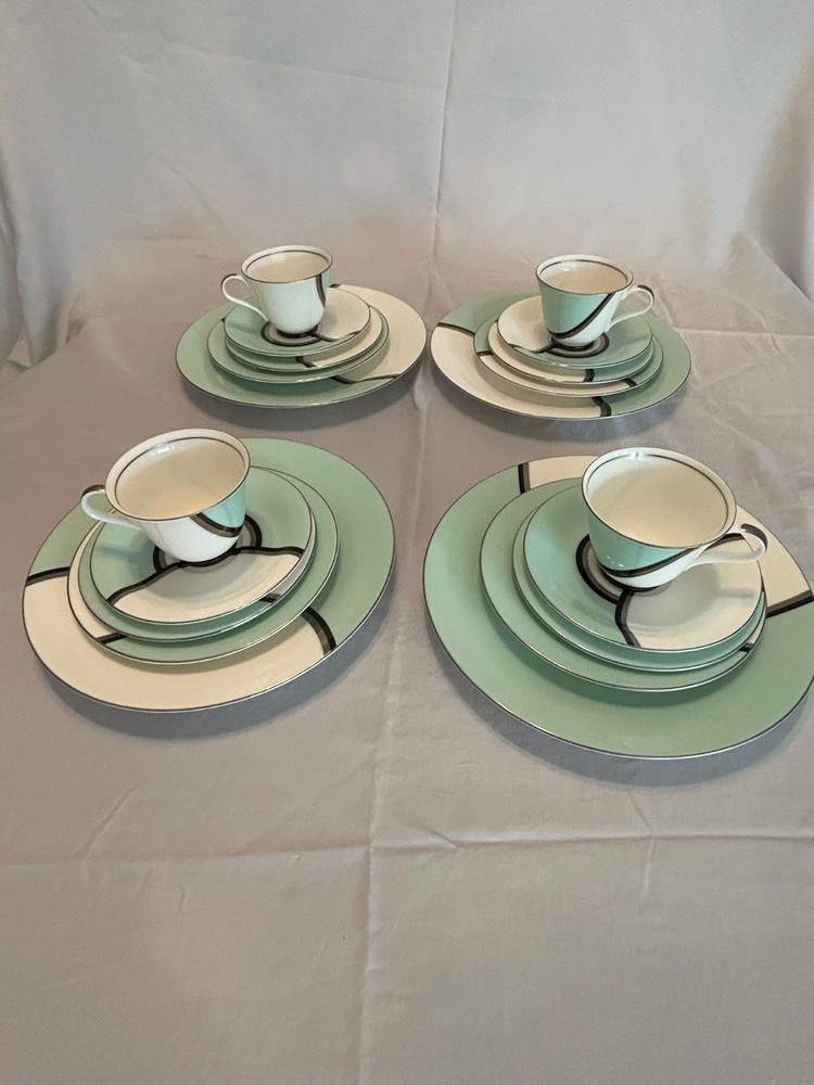 four sasaki tucano 5 piece place settings