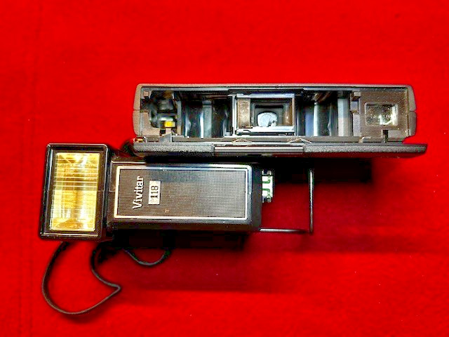 Vintage Kodak Trimlite Instamatic 38 Camera With Flash & Case Untested
