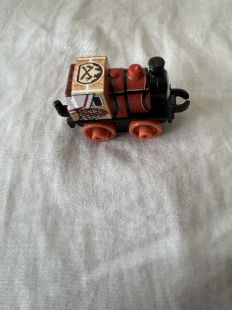 Thomas The Tank Engine Friends Mini Basketball Bash J03A