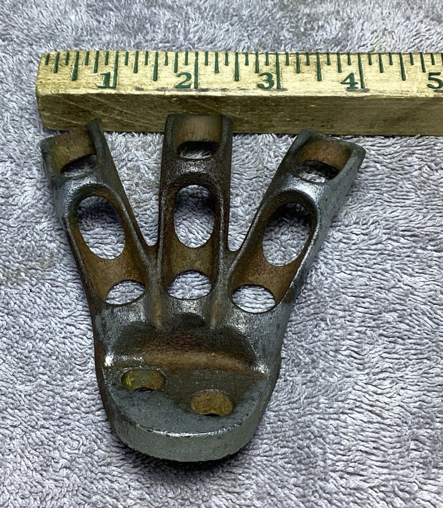 2 VTG. CAST IRON 3 FLAG WALL BRACKETS