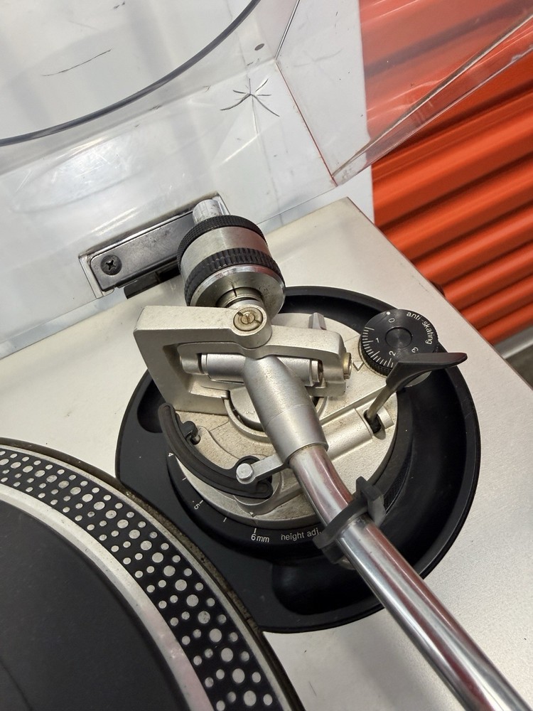 Technics SL-1200MK2 Direct Drive Turntable Quartz Silver