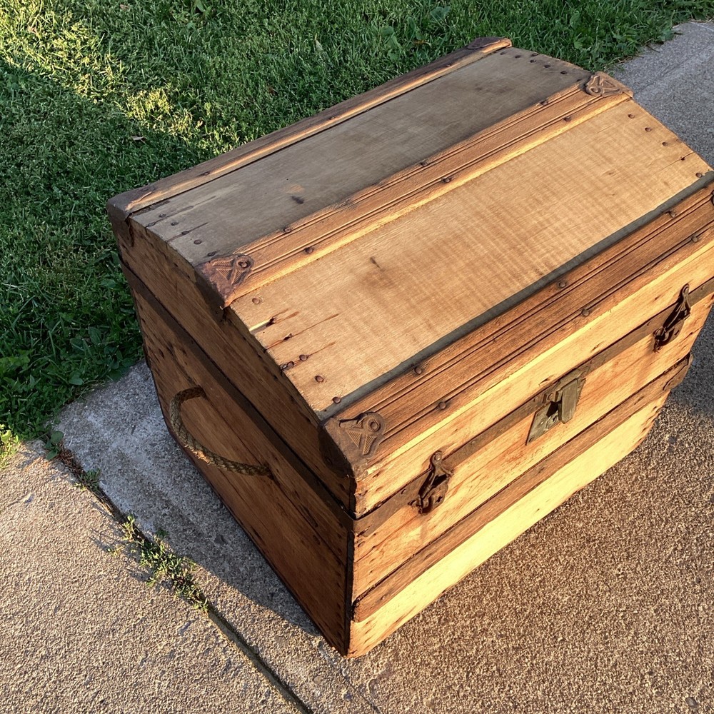 Antique pirates captains chest Trunk Camel Back