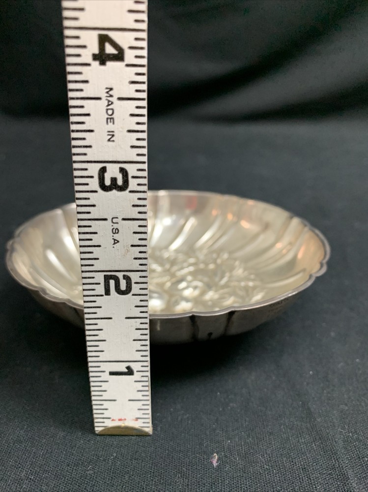 S Kirk Sterling Silver Repousse Dish #430 4.7”
