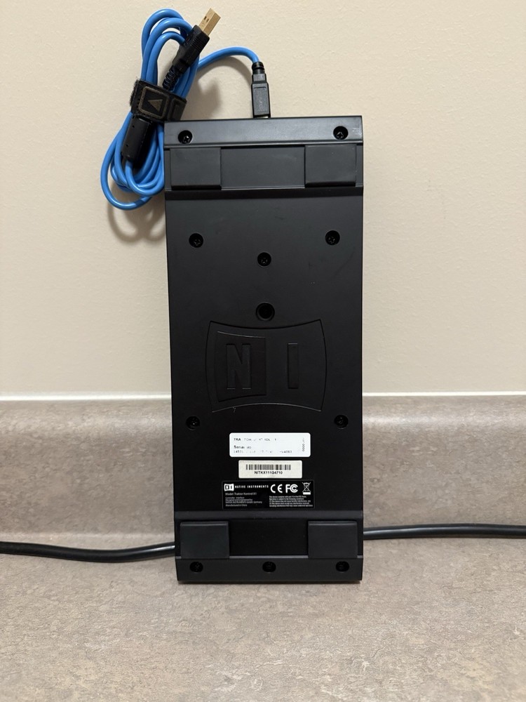 Native Instruments Traktor Kontrol X1 & Traktor Scratch A6 Audio Interface