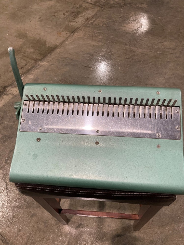 GBC 16-DB Comb-Bind Comb Opener