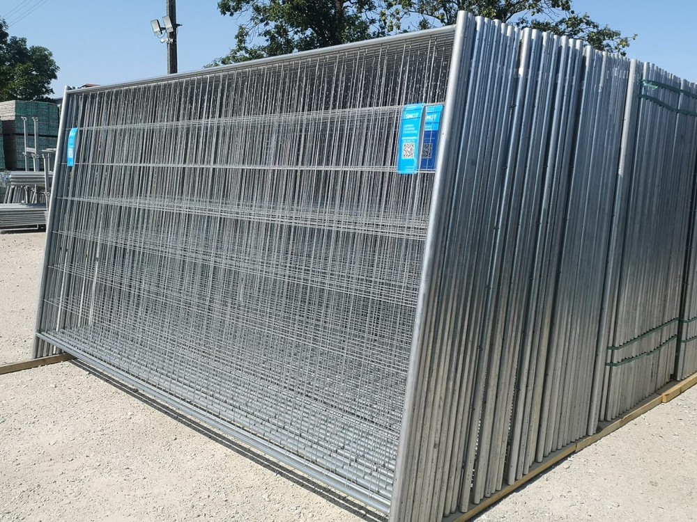 Mobile fence 200 linear meters construction fence construction site security