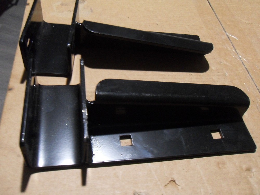 Backrack Antenna Mounting Bracket | Driver/Passenger Side, Black | 91008 |