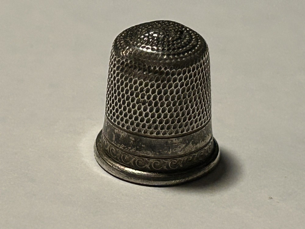 One (1) Antique Sterling Silver Thimble size 8 Pattern Marked Inside no holes