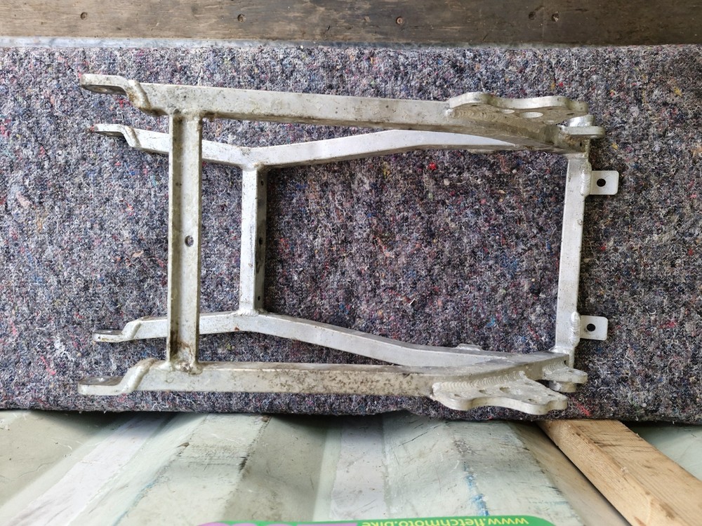 1993 KAWASAKI ZXR400 L3 REAR SUBFRAME SUB FRAME FRONT SECTION