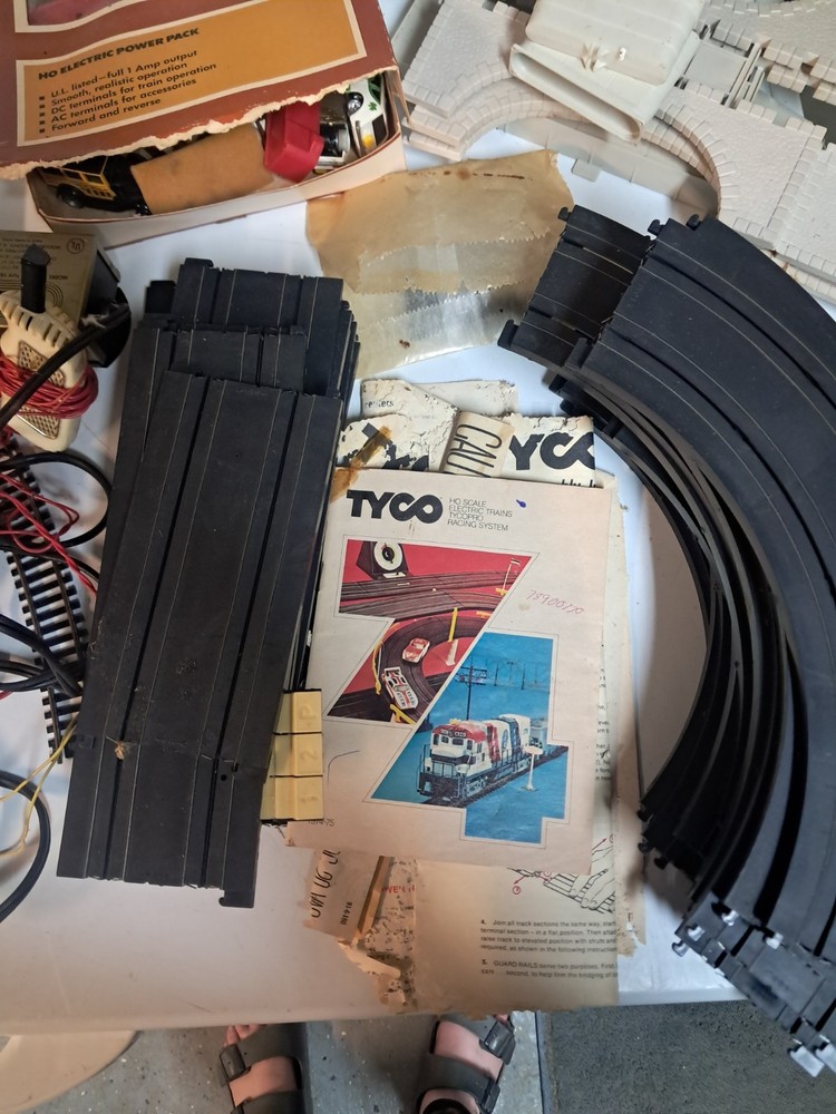 TYCO HO Scale Electric Train Set With Electric Power Pack 1974