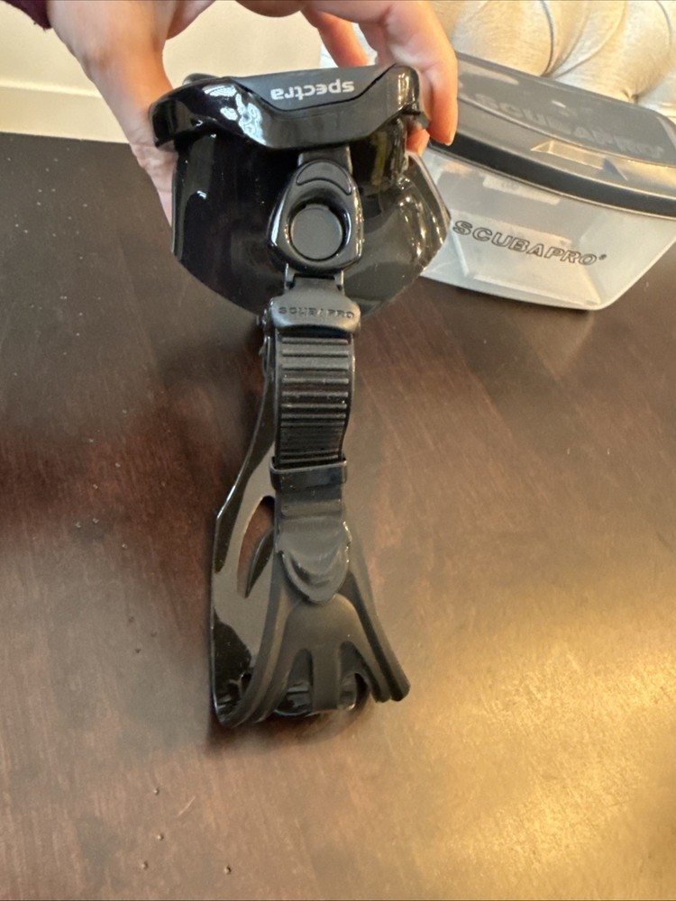 Scubapro Spectra Black / Silver Goggle Mask - Plastic Cracked Case
