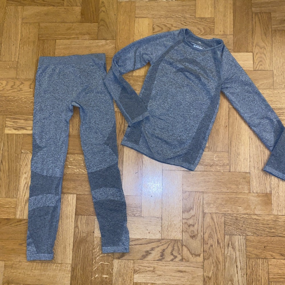 GREY THERMAL BASE LAYERS  TOP AND TROUSER AGE 10