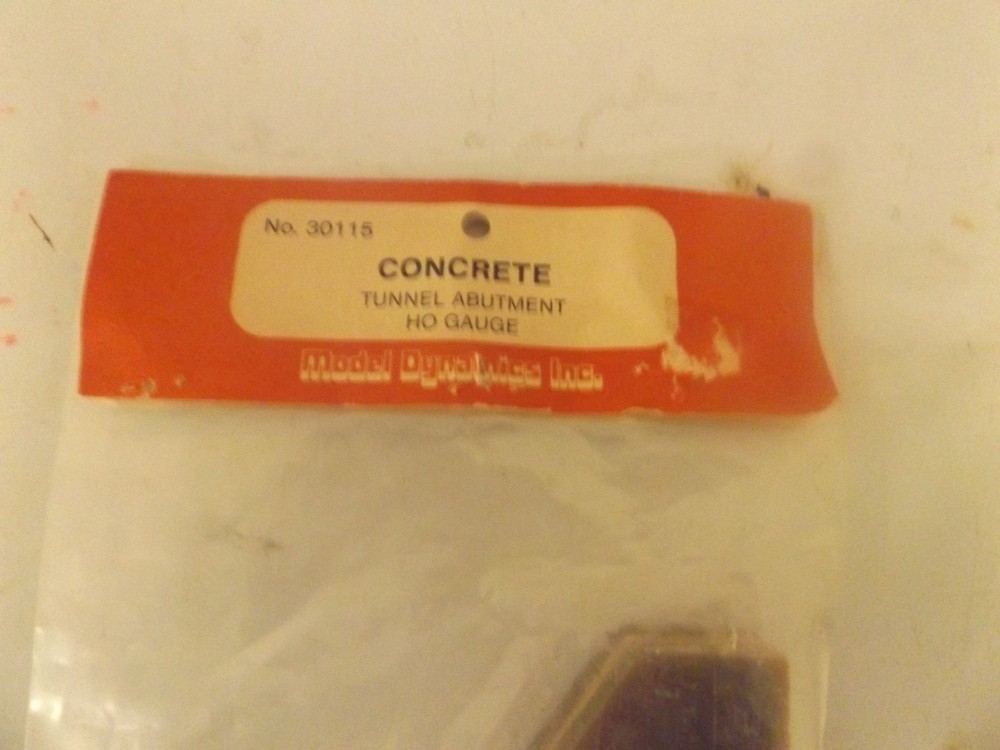 HO -Concrete Tunnel Abutment #30115 by Model Dynamics - 2/pkg - NIP